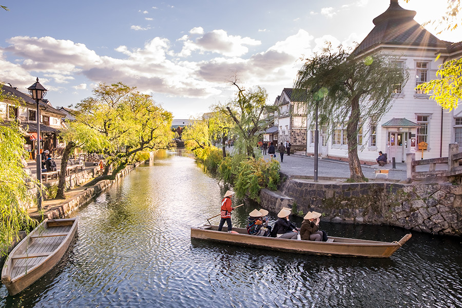 The willow-lined canals of Kurashiki